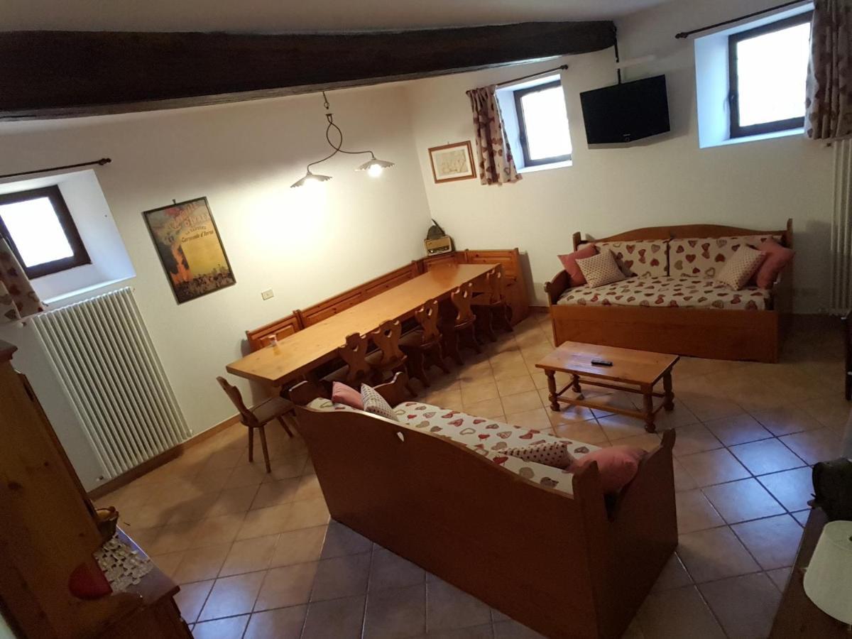 La Taverna Di Tony Bed & Breakfast Montalto Dora ภายนอก รูปภาพ