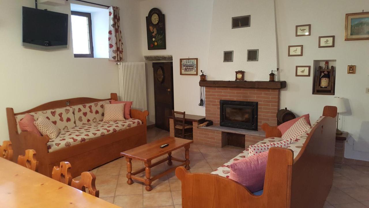 La Taverna Di Tony Bed & Breakfast Montalto Dora ภายนอก รูปภาพ