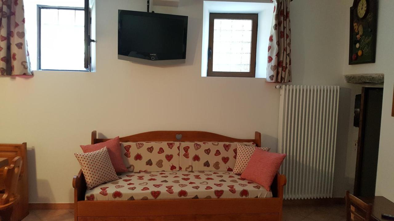 La Taverna Di Tony Bed & Breakfast Montalto Dora ภายนอก รูปภาพ